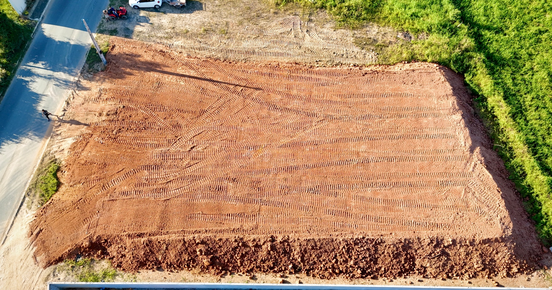 Serviço de nivelamento realizado pela Rampeloti Terraplenagem